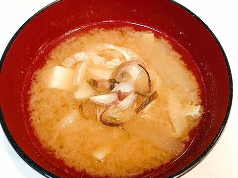 豆腐と大根と薄揚げの味噌汁♪熱々でどうぞ